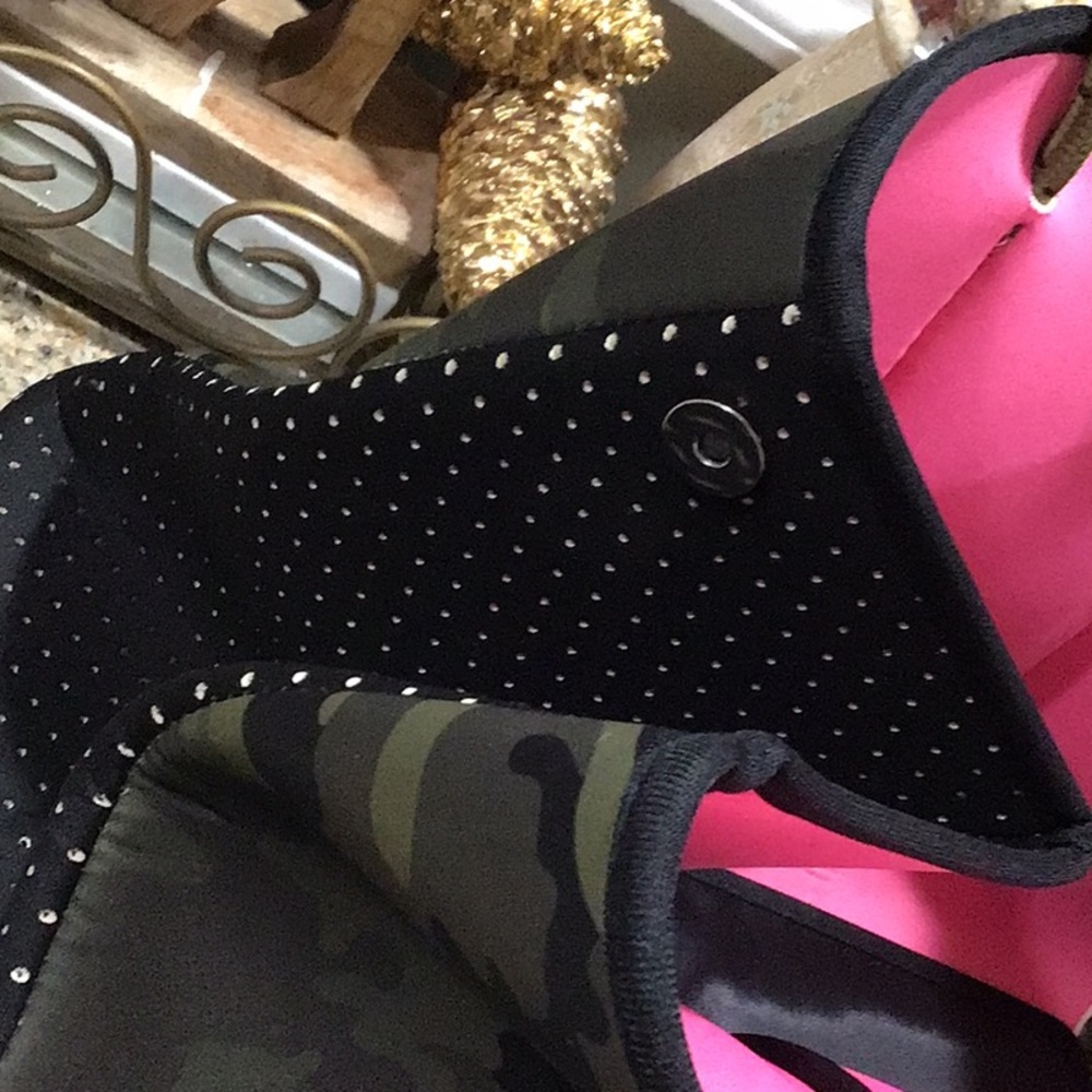 NWOT Bubble Gum Pink Stripe Camo Neoprene Bag military - Picture 6 of 7